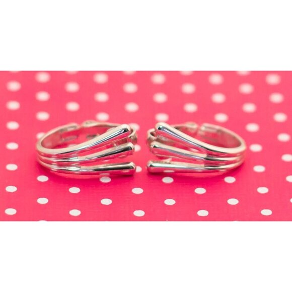 Vintage Three Fingers Clip On Earrings by Avon - P3 - Picture 2 of 3